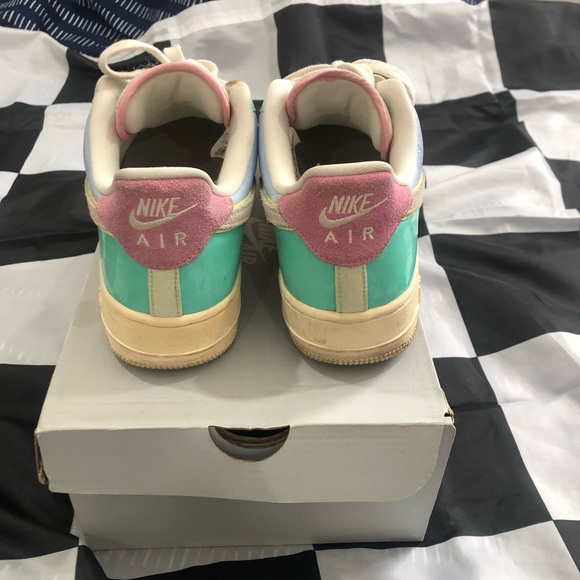 Nike Air Force One Easter 2018 sz 9 - Picture 5 of 10